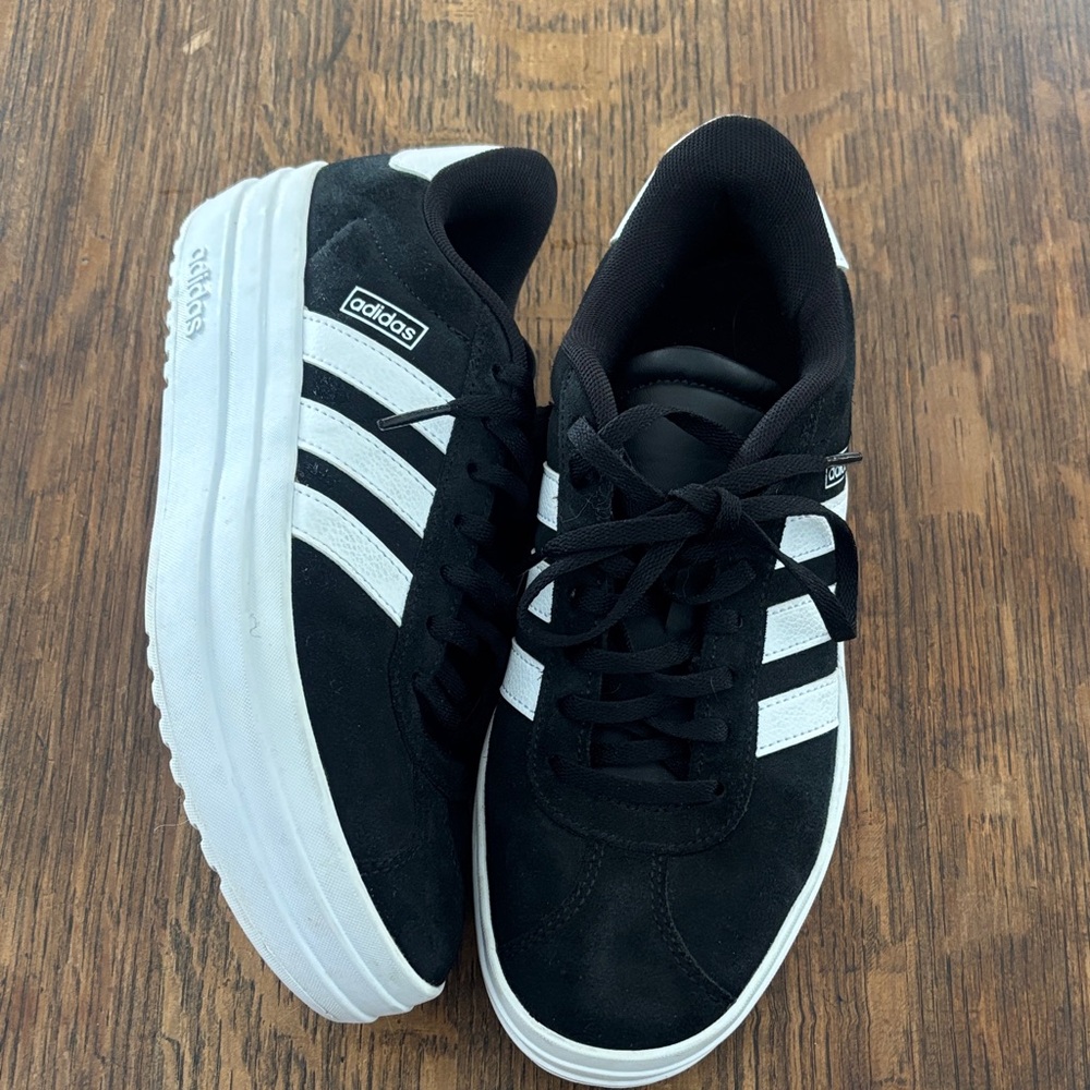 Adidas VL Court Sneaker - Kids'
 Sz 6  Black and White Suede Sneakers